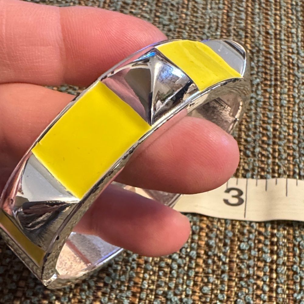 3006‎ Yellow bracelet See pics for conditions